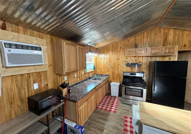 Photo 4 of Single family home for sale at 224 County Rd 3117, Clarksville, TX 75426 | MLS# 21416191 | Listing updated on 2026-10-22