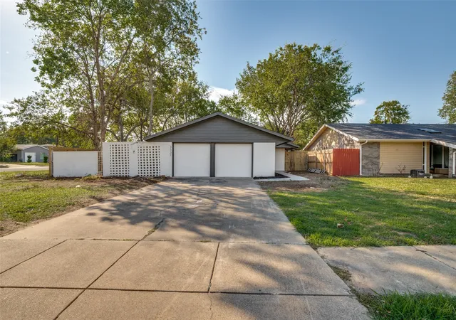 Photo 1 of Single family home for sale at 3531 Colgate Ln, Irving, TX 75062 | MLS# 21417954 | Listing updated on 2026-10-30