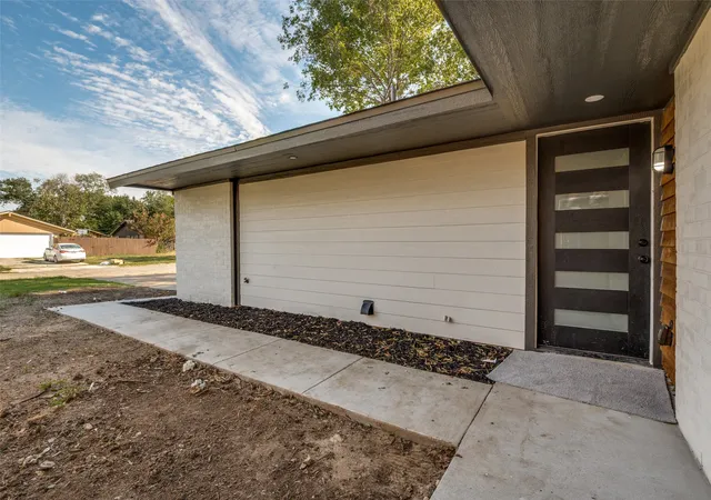 Photo 2 of Single family home for sale at 3531 Colgate Ln, Irving, TX 75062 | MLS# 21417954 | Listing updated on 2026-10-30