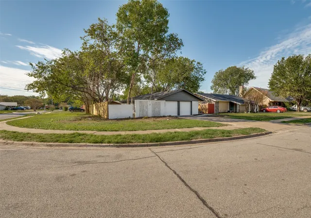Photo 3 of Single family home for sale at 3531 Colgate Ln, Irving, TX 75062 | MLS# 21417954 | Listing updated on 2026-10-30