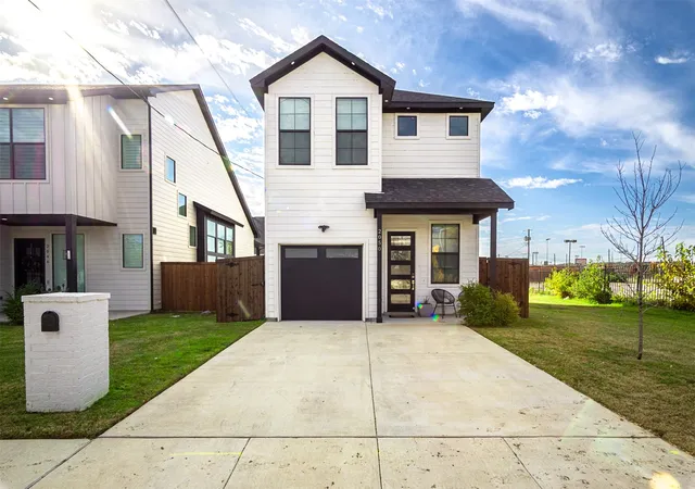 Single family home for sale at 2050 Bickers St, Dallas, TX 75212 | MLS# 21417980