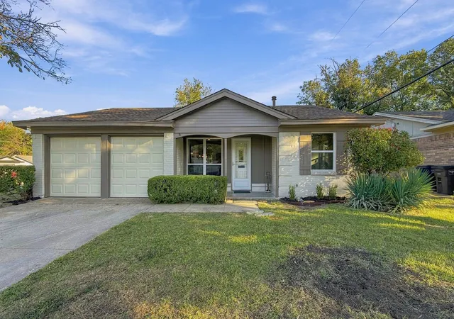 Photo 1 of Single family home for sale at 4732 Burgess Dr, Fort Worth, TX 76132 | MLS# 21415939 | Listing updated on 2026-10-22