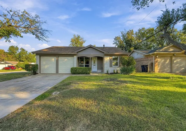 Photo 1 of Single family home for sale at 4732 Burgess Dr, Fort Worth, TX 76132 | MLS# 21415939 | Listing updated on 2026-10-22
