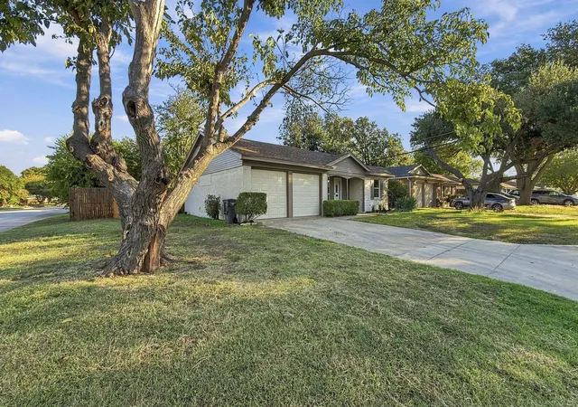 Photo 2 of Single family home for sale at 4732 Burgess Dr, Fort Worth, TX 76132 | MLS# 21415939 | Listing updated on 2026-10-22