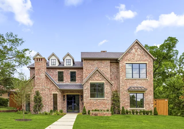 Single family home for sale at 7153 Cornelia Ln, Dallas, TX 75214 | MLS# 21418001