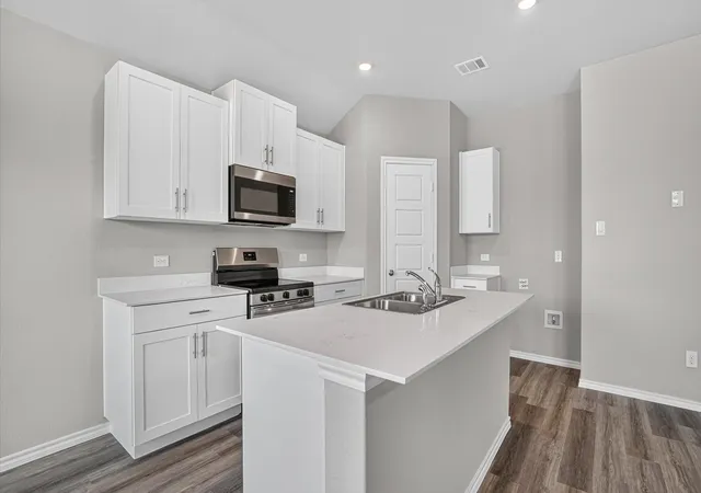 Photo 3 of Single family home for sale at 10320 Cherrytree Ln, Fort Worth, TX 76140 | MLS# 21417316 | Listing updated on 2026-10-22