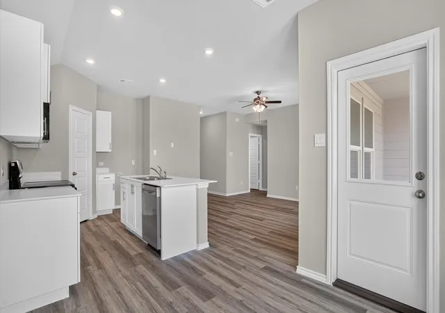 Photo 4 of Single family home for sale at 10320 Cherrytree Ln, Fort Worth, TX 76140 | MLS# 21417316 | Listing updated on 2026-10-22