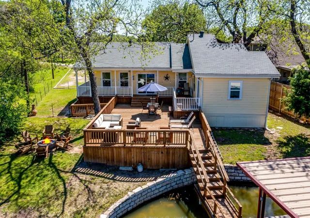 Photo 2 of Single family home for sale at 408 Virgo Ct, Granbury, TX 76049 | MLS# 21409193 | Listing updated on 2026-10-22