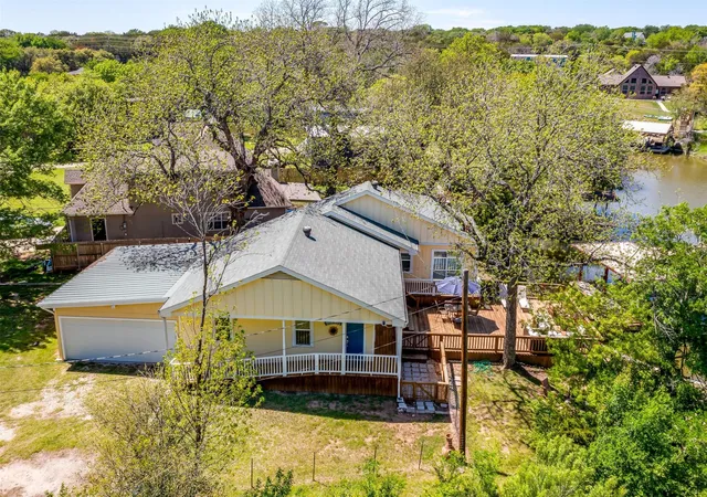 Photo 3 of Single family home for sale at 408 Virgo Ct, Granbury, TX 76049 | MLS# 21409193 | Listing updated on 2026-10-22