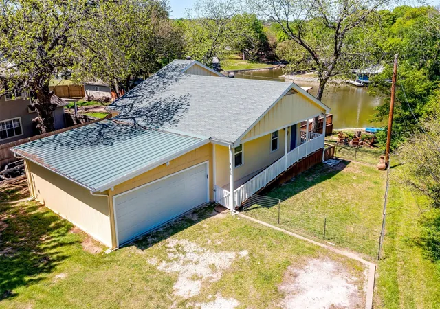Photo 4 of Single family home for sale at 408 Virgo Ct, Granbury, TX 76049 | MLS# 21409193 | Listing updated on 2026-10-22
