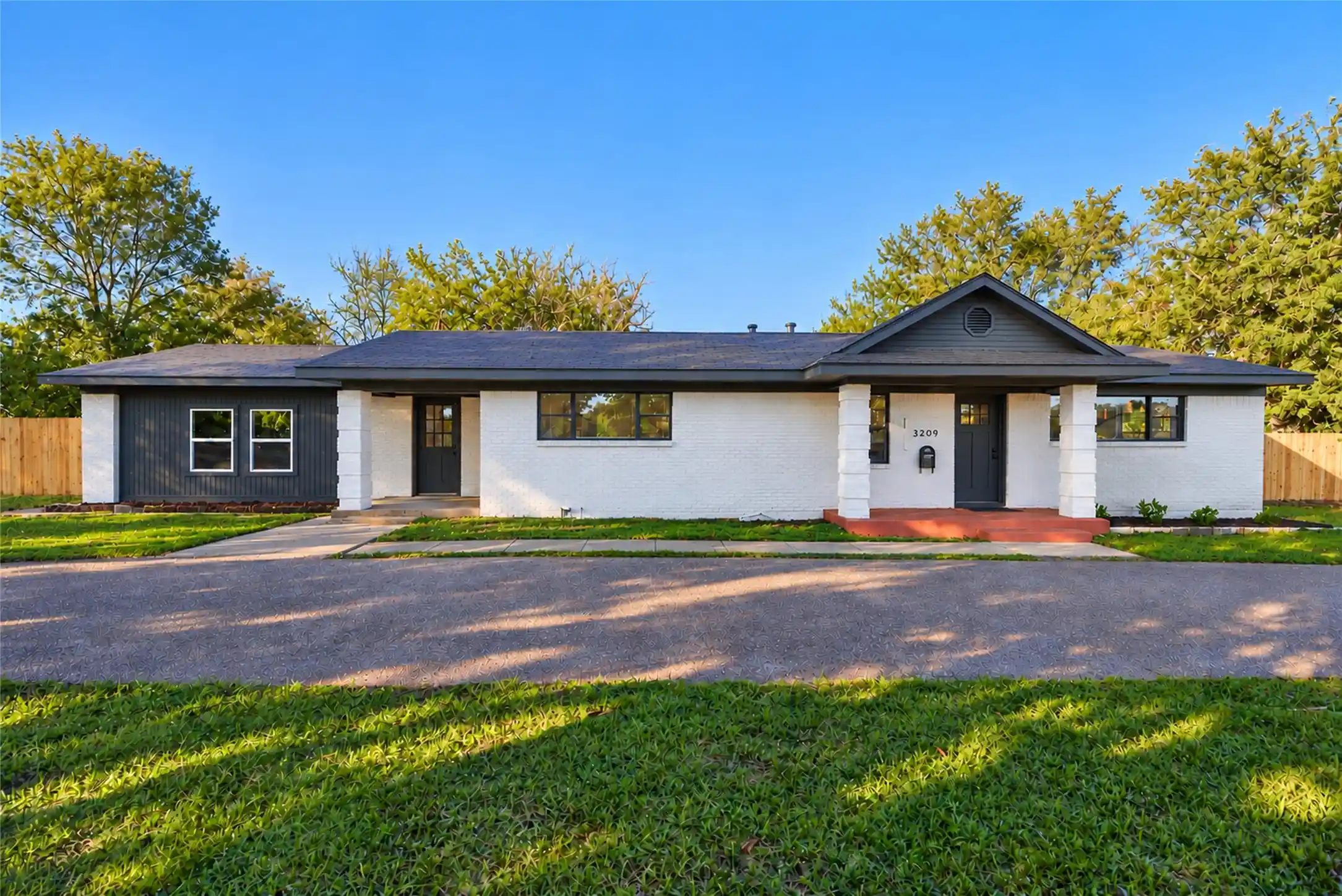 Single family home for sale at 3209 Lakeshore Dr, Weatherford, TX 76087 | MLS# 21417894