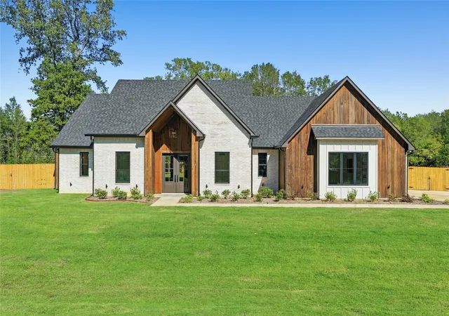 Single family home for sale at 14017 Hidden Brk Ln, Flint, TX 75762 | MLS# 21415790