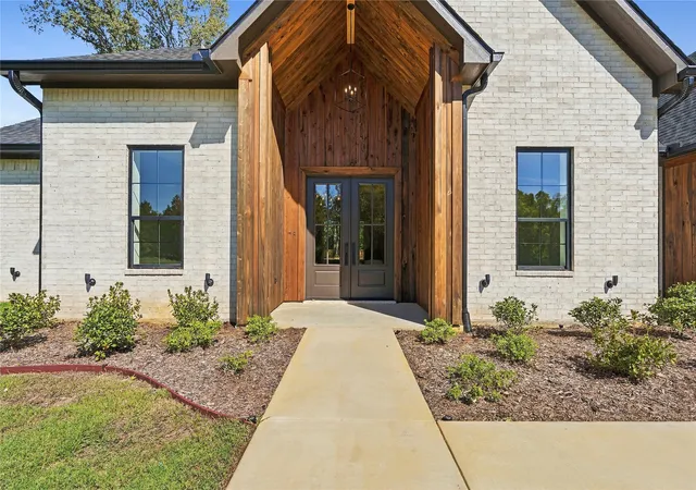 Photo 1 of Single family home for sale at 14017 Hidden Brk Ln, Flint, TX 75762 | MLS# 21415790 | Listing updated on 2026-10-22