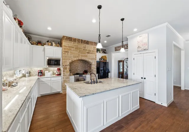 Photo 3 of Single family home for sale at 5660 Posada Dr, Crowley, TX 76036 | MLS# 21417879 | Listing updated on 2026-10-22