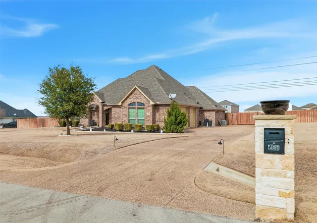Photo 4 of Single family home for sale at 5660 Posada Dr, Crowley, TX 76036 | MLS# 21417879 | Listing updated on 2026-10-22