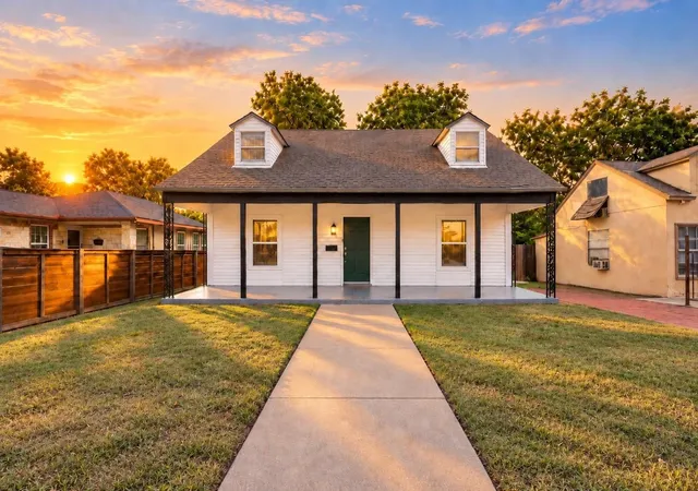 Single family home for sale at 1227 Wilbur St, Dallas, TX 75224 | MLS# 21418056
