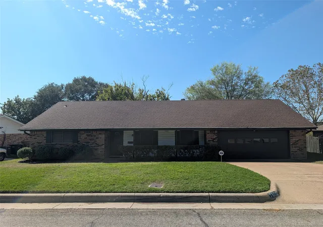 Photo 1 of Single family home for sale at 7600 Trimble Dr, Fort Worth, TX 76134 | MLS# 21418122 | Listing updated on 2026-10-22
