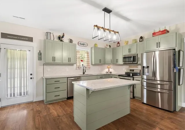 Photo 2 of Sale Pending at 415 W Fort St, Chatsworth, GA 30705 | MLS# 7804220 | Listing updated on 2026-10-02