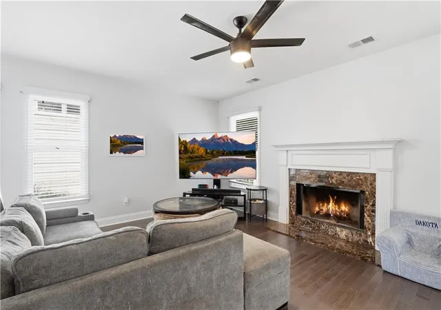 Photo 3 of Single family home for sale at 4960 Niagara Dr Nw, Acworth, GA 30102 | MLS# 7831708 | Listing updated on 2026-09-16
