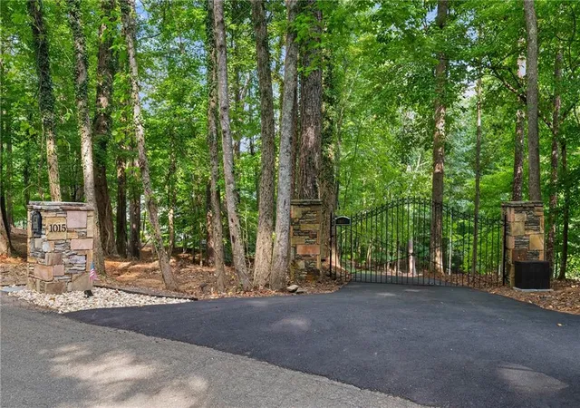 Photo 3 of Single family home for sale at 1015 Iron Mountain Rd, Canton, GA 30115 | MLS# 7828394 | Listing updated on 2026-09-04