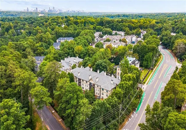 Listing Photo 2 - Condo for sale in building located at 5559 Glenridge Dr, Sandy Springs, GA 30342 - Unit #1110