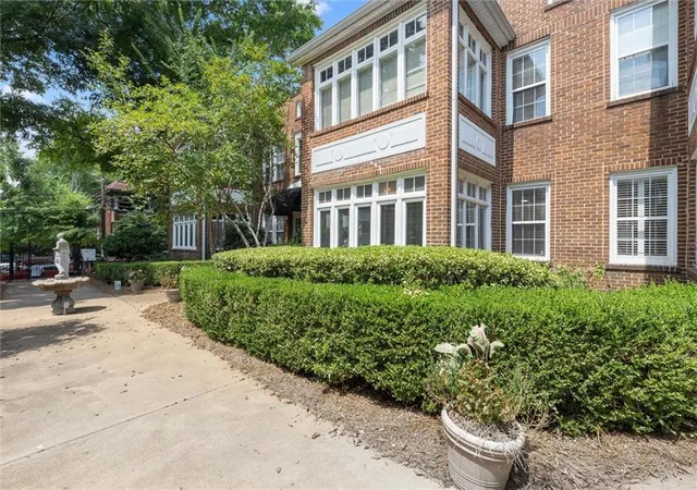 Photo 2 of Condo for sale at 737 Barnett St Ne #D3, Atlanta, GA 30306 | MLS# 7830912 | Listing updated on 2026-09-04