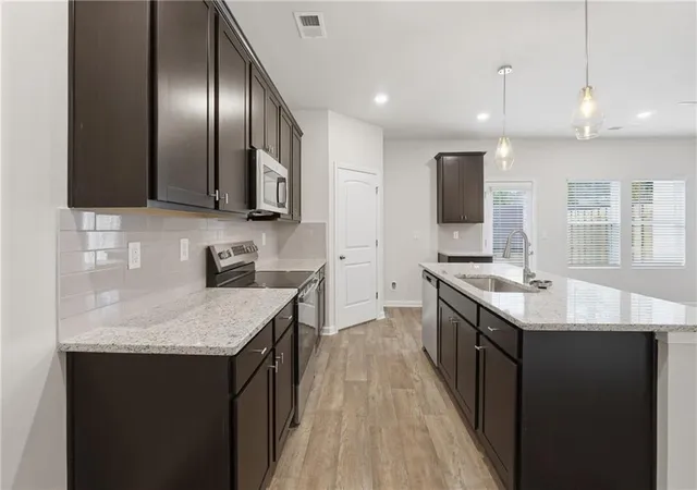 Photo 4 of Townhouse for sale at 3220 Winding Waters Way, Powder Springs, GA 30127 | MLS# 7830577 | Listing updated on 2026-09-19