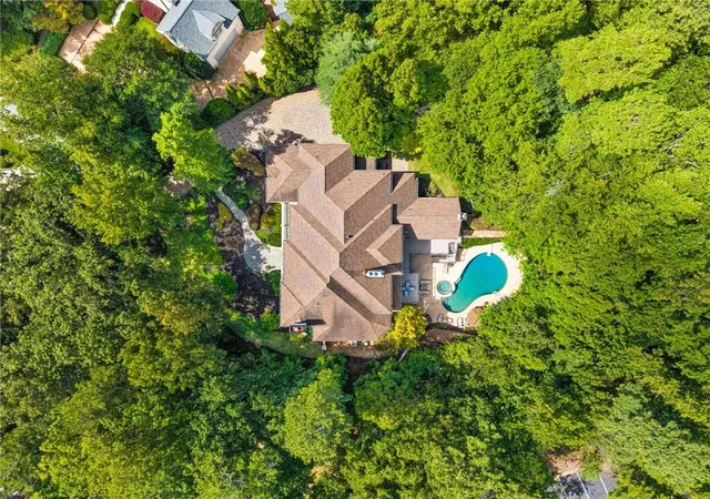 Photo 2 of Single family home for sale at 110 Parc Du Chateau, Sandy Springs, GA 30327 | MLS# 7841170 | Listing updated on 2026-09-22