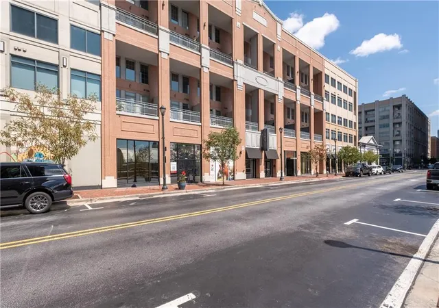 Listing Photo 2 - Condo for sale in building located at 260 18Th St Nw, Atlanta, GA 30363 - Unit #10304