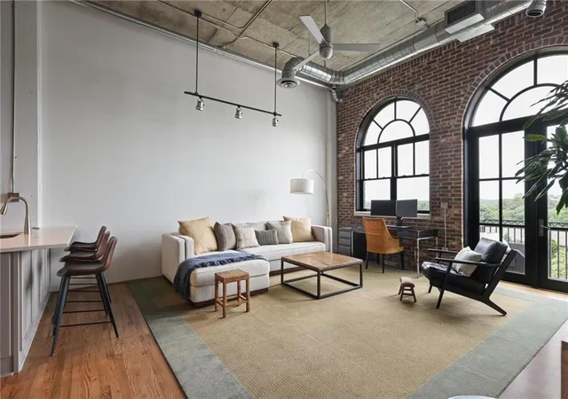 Photo 2 of Condo for sale at 3235 Roswell Rd NE #1021, Atlanta, GA 30305 | MLS# 7859668 | Listing updated on 2026-10-28