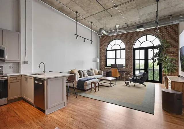 Photo 3 of Condo for sale at 3235 Roswell Rd NE #1021, Atlanta, GA 30305 | MLS# 7859668 | Listing updated on 2026-10-28