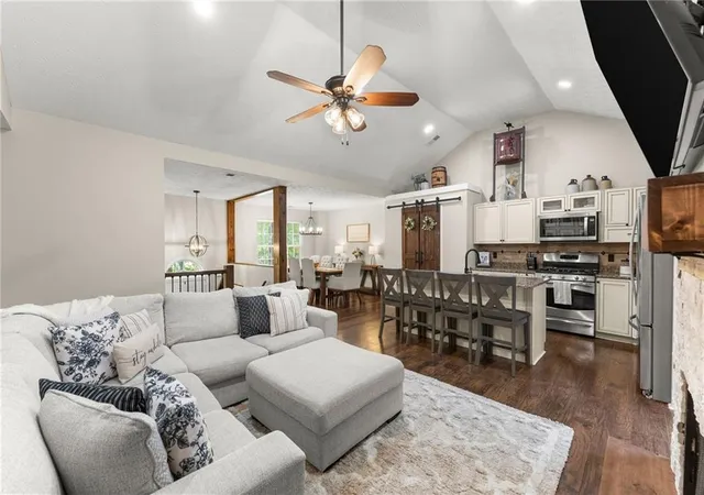 Photo 3 of Sale Pending at 378 Baugh St, Commerce, GA 30529 | MLS# 7834669 | Listing updated on 2026-09-21