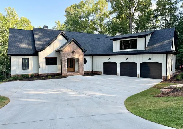 Photo 4 of Single family home for sale at 3524 Lake Ridge Dr, Gainesville, GA 30506 | MLS# 7852591 | Listing updated on 2026-10-26