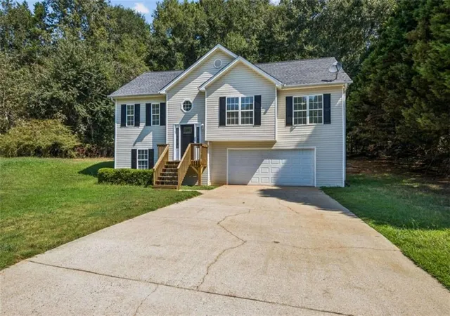 Photo 2 of Single family home for sale at 208 Albert Ln, Jefferson, GA 30549 | MLS# 7832830 | Listing updated on 2026-09-06