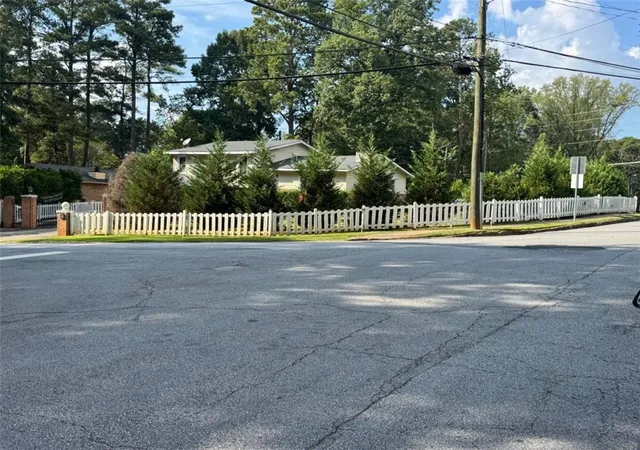 Photo 3 of Single family home for sale at 3912 Donaldson Dr, Atlanta, GA 30341 | MLS# 7844224 | Listing updated on 2026-09-25