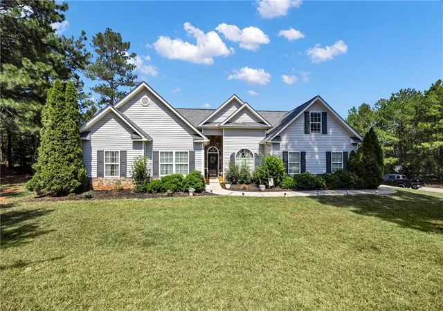 Photo 3 of Single family home for sale at 10 Pine Shadow Cir, Covington, GA 30016 | MLS# 7782512 | Listing updated on 2026-09-24