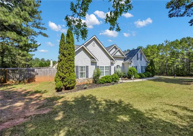 Photo 3 of Single family home for sale at 10 Pine Shadow Cir, Covington, GA 30016 | MLS# 7782512 | Listing updated on 2026-09-24
