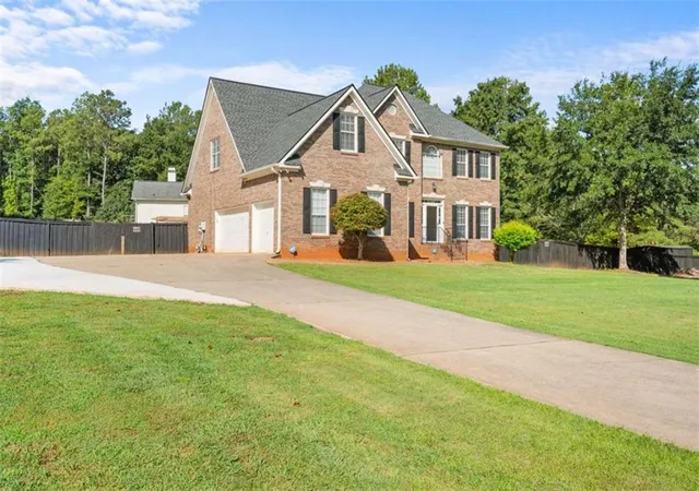 Photo 2 of Single family home for sale at 207 Arthur Dr, Mcdonough, GA 30252 | MLS# 7831068 | Listing updated on 2026-09-15