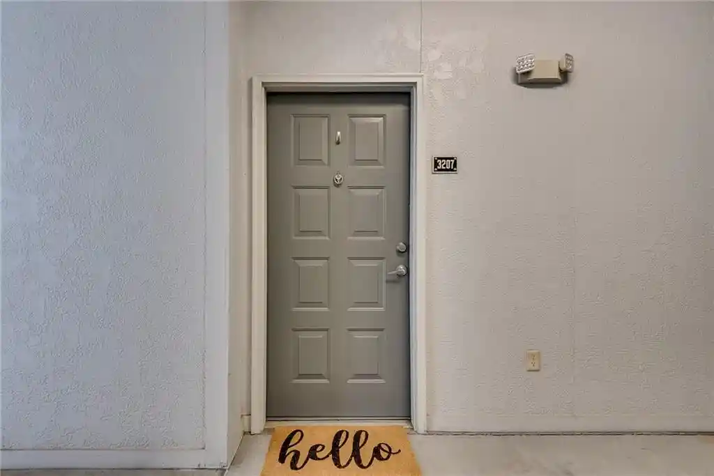 Listing Photo 2 - Condo for sale in 821 Ralph Mcgill Blvd Ne located at 821 Ralph Mcgill Blvd Ne, Atlanta, GA 30306 - Unit #3207