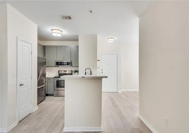 Photo 3 of Condo for sale at 821 Ralph Mcgill Blvd NE #3207, Atlanta, GA 30306 | MLS# 7831293 | Listing updated on 2026-09-03