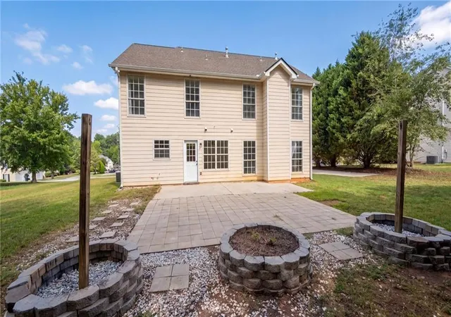 Photo 4 of Single family home for sale at 1668 Bennett Dr, Mcdonough, GA 30253 | MLS# 7837880 | Listing updated on 2026-10-09