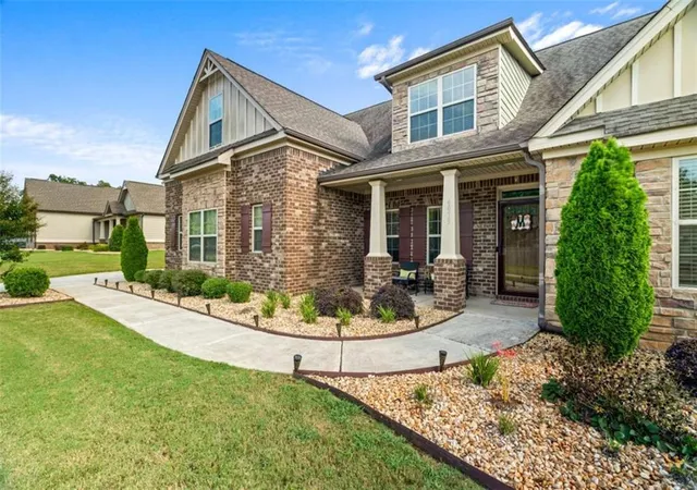 Photo 2 of Single family home for sale at 4073 Madison Acres Dr, Locust Grove, GA 30248 | MLS# 7839370 | Listing updated on 2026-09-18