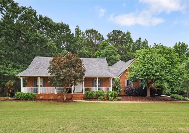 Photo 3 of Sale Pending at 337 Mckibben Dr, Locust Grove, GA 30248 | MLS# 7833346 | Listing updated on 2026-10-09