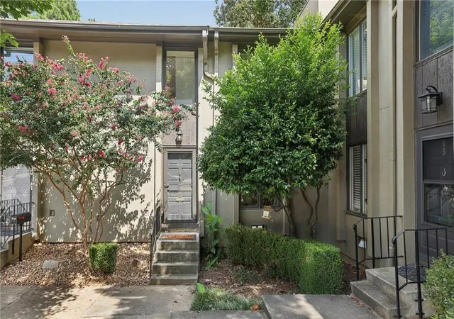 Photo 1 of Sale Pending at 83 Ivy Trl Ne, Atlanta, GA 30342 | MLS# 7839971 | Listing updated on 2026-09-29