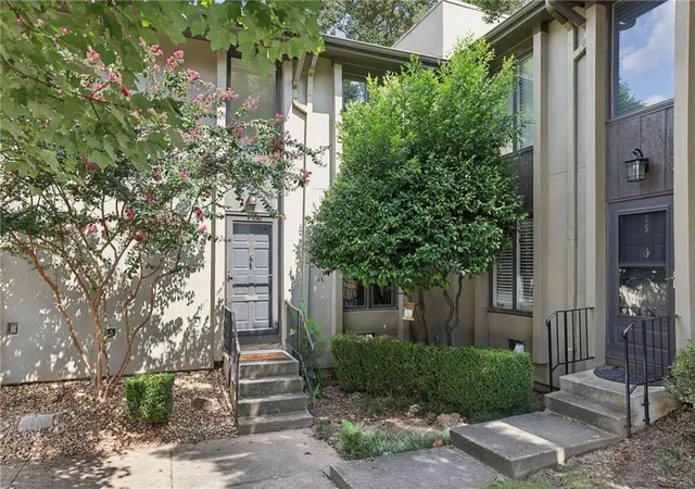 Photo 2 of Sale Pending at 83 Ivy Trl Ne, Atlanta, GA 30342 | MLS# 7839971 | Listing updated on 2026-09-29