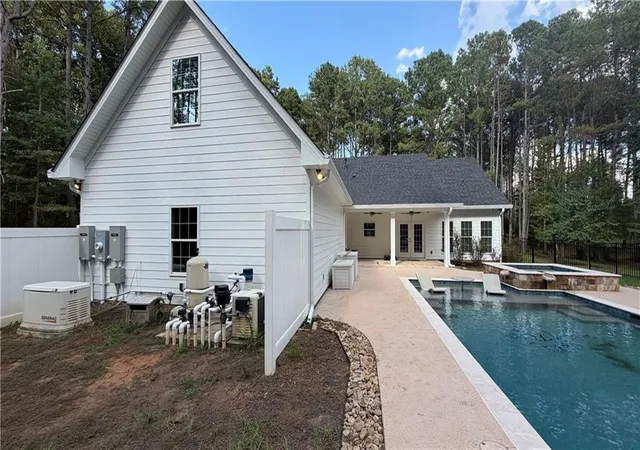 Photo 2 of Single family home for sale at 750 Roscoe Rd, Newnan, GA 30263 | MLS# 7833307 | Listing updated on 2026-09-05