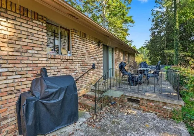 Photo 4 of Sale Pending at 1174 Dantel Ct, Stone Mountain, GA 30083 | MLS# 7834617 | Listing updated on 2026-09-15