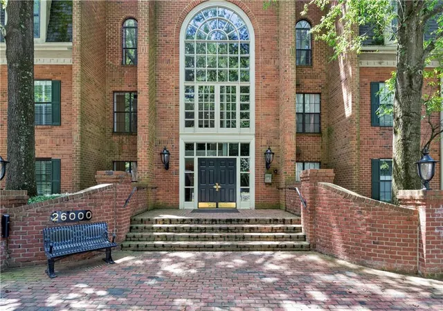 Listing Photo 2 - Condo for sale in building located at 26204 Plantation Dr NE, Atlanta, GA 30324