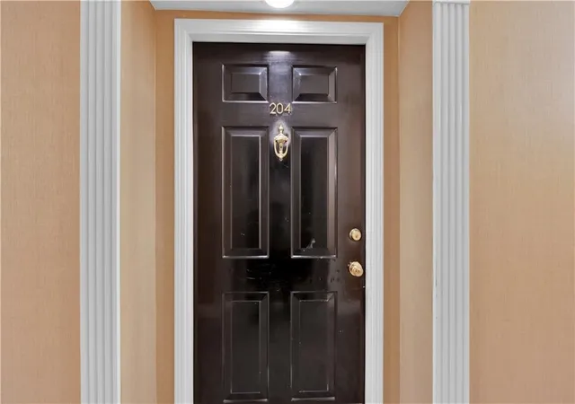 Listing Photo 3 - Condo for sale in building located at 26204 Plantation Dr NE, Atlanta, GA 30324