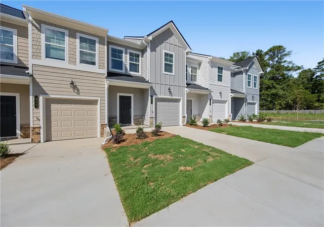 Photo 2 of Townhouse for sale at 325 Rolling Green Rd, Adairsville, GA 30103 | MLS# 7818536 | Listing updated on 2026-10-06